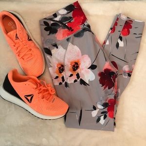 Fabletics High waisted printed power hold legging.